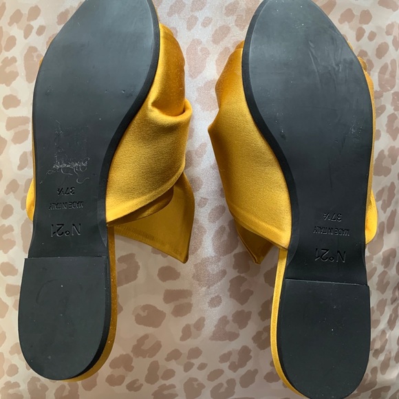 No. 21 satin structural flats - Picture 5 of 10